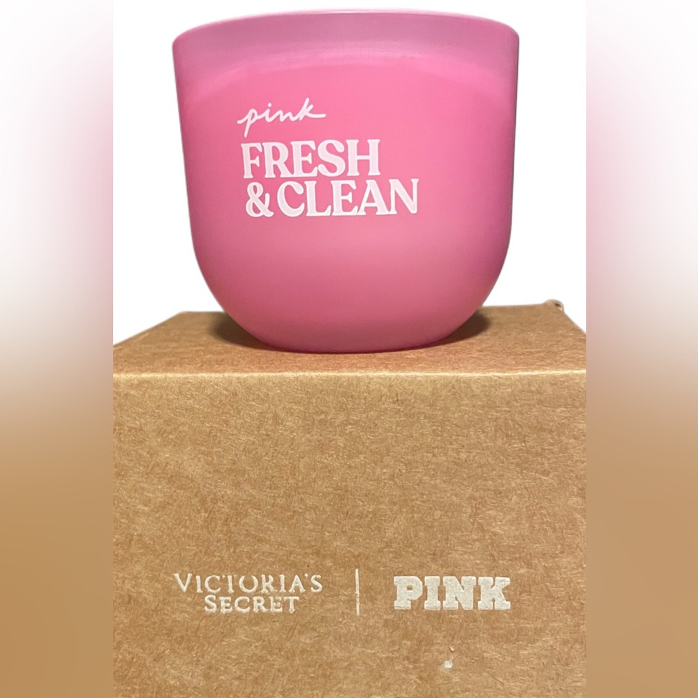 Victoria's Secret Pink Fresh & Clean Scented Candle